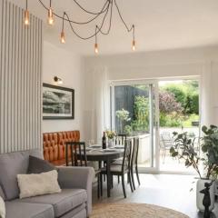 Pass the Keys The Cabin Dog Friendly Haven with Hot Tub Sleeps 4