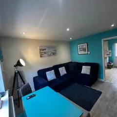 Lovely 2-bedroom Seaside Retreat with Free Parking