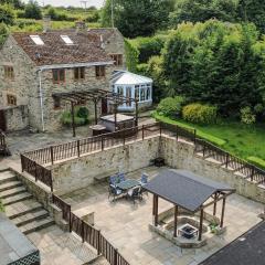 Rural Retreat with Hot Tub, Fire Pit & Games Room