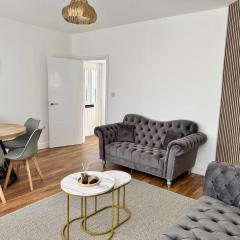 Orchid House 1 Luxury Cosy 3 BDR By AltoLuxo Short Lets Serviced Accommodation With Free Wifi & Parking