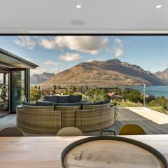 Mariana - Luxe Stay with Breathtaking Lake Views