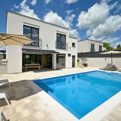 Amazing Home In Maglenca With Sauna