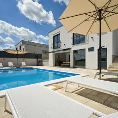 Beautiful Home In Maglenca With Sauna