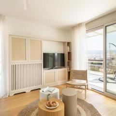 Lavish Unique Penthouse next to the seafront