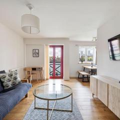 East London Waterfront 2 bed flat with Jacuzzi tub