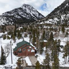 Charming Frisco Getaway. Close to Main St. Sleeps 8