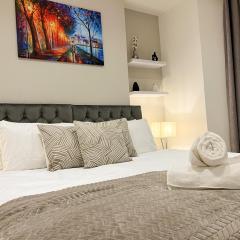 Modern 3 Bed Flat - City Centre - Free Parking