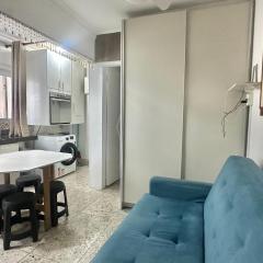 Apartamento quadra mar -- Av Atlantica