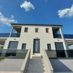 Family friendly house with a swimming pool Maslenica, Novigrad - 24641