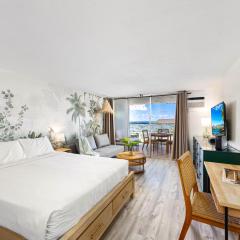 42FL Renovated Gem with Iconic Ocean & Diamond Head Views