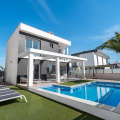 Casa Bos Palm Tree Villa with Pool