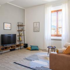 Cozy and Bright Flat - Top Floor with Elevator