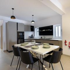 Spacious & Central 3BD Apartment with Front Balcony - Close to Sliema, St Julians, Valletta