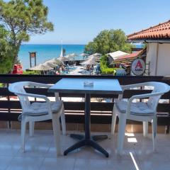 Oasis Beachfront Studios & Apartments, by ZanteWize