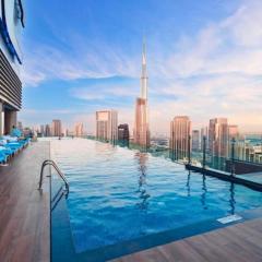 5 Stars Living Infinity Pool Burj Khalifa view