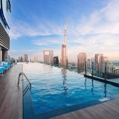 Stylish Home 15min to Dubai Mall and Rooftop Pool