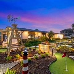 New salt pool & 7 hole mini golf on canal -Vanderbilt Country Club