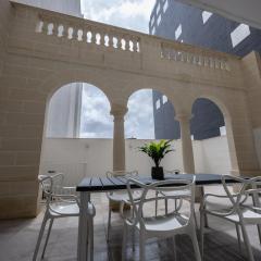 GuestHost - Sliema Breeze & Patio Comfort
