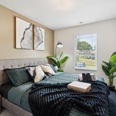 Upscale King 3BR Townhouse Mins to Cary & NC State