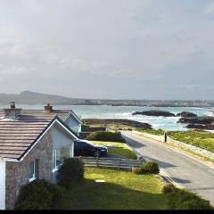 Ty Bychan- Sea Views- Pet Friendly-Secure Garden-4 Bed