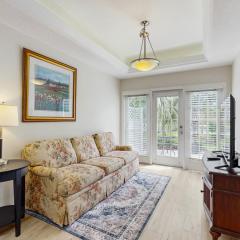 Spacious townhouse with private balcony, waterview, pool and WIFI