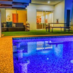 L15 Modern Private Pool Home