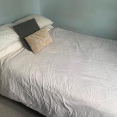 FEMALES ONLY OR Couples for DOUBLE ROOM - near Stonehenge
