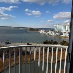 Cozy Bayside Condo 5 minutes walk to the Beach