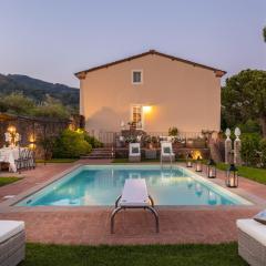 Farmhouse in Tuscany near Baroque Villa