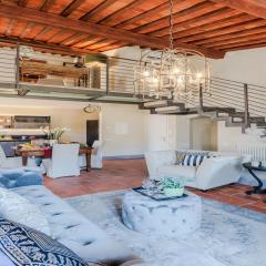 Penthouse in Lucca with Dome Views