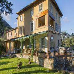 Villa near Lucca with Private Pool