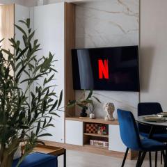 Luxurious Sunrise-View Apartment with Balcony - GrandStay Apartments