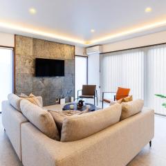 最大15名宿泊可 許田ICから車で15分 広々リビングの北部観光におすすめの施設 VILLA de MUI nago