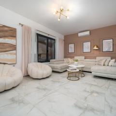Luxury Dream House Nea with jacuzzi