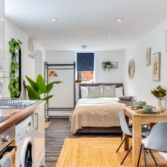 Studio Flar near Luton Airport