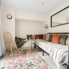 Flat on Broadway Market with Patio