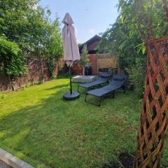 Tiny House am See Dillich - Hunde willkommen - Eigener eingezäunter Garten - Ruhige Lage - Klima