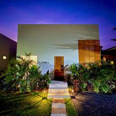 CUBE Villas Cozy retreat with Salt Pool in Priv Garden and Soft bed