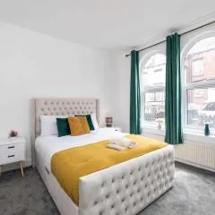 5-Bed Property Near Leeds City Center