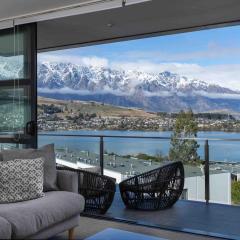 Modern Queenstown Apartment & Great Lake Views!!!