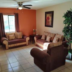 Casa céntrica--zona vado del rio