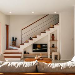 NMBR Four - New 2BR Stylish villa with private Pool & Garden