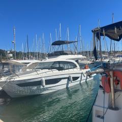 Hébergement bateau à quai