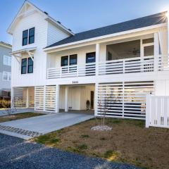 Rum-DCA 600 ft to Beach with Hot Tub and Backyard