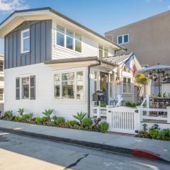 Balboa Island Gem with Patio & Beach Essentials
