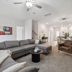 Venice, Large Modern 5BRMs, 2 Living RMs, Parking, Close to Dallas Downtown