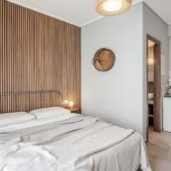 Theros Lux Apts.