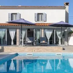 Villa LULU with heated pool, sauna & hot tub