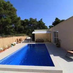 House Leta Cozy Hideaway with Pool