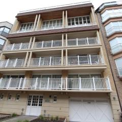 Duplex in Knokke near North Sea Beach